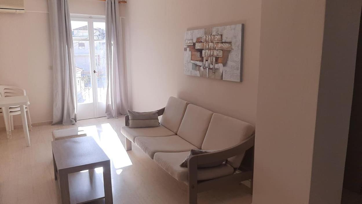 Tasias Apartments Ликсури Экстерьер фото
