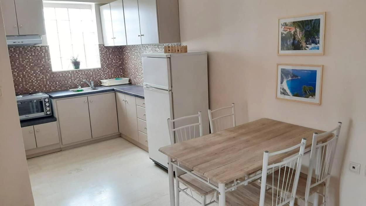 Tasias Apartments Ликсури Экстерьер фото